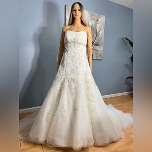 Wedding dress con apliques y bordado a mano